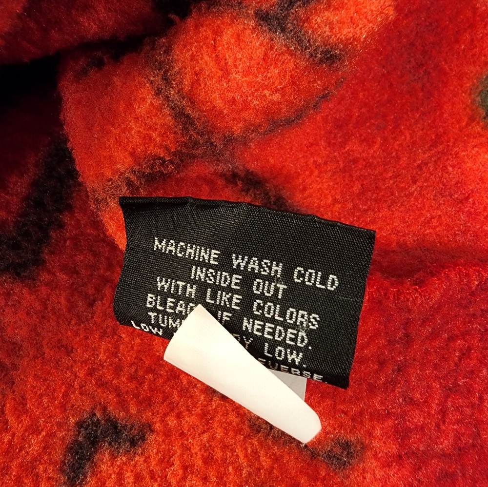 Star Wars Red and Green Sweater - Picture 5 of 8
